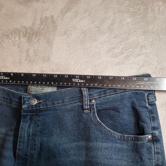 Wrangler Authentics Jeans Mens 42x32 Blue Med Wash Relaxed Straight Stretch - Picture 6 of 11